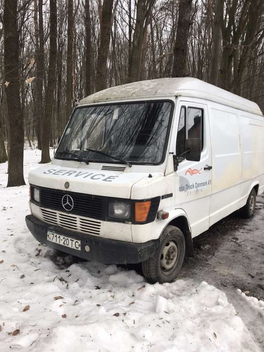 Мерседес 208D 2.3