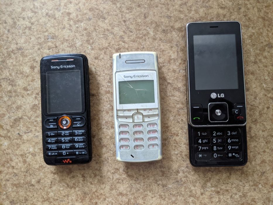 Лот телефонів Sony Ericsson та LG