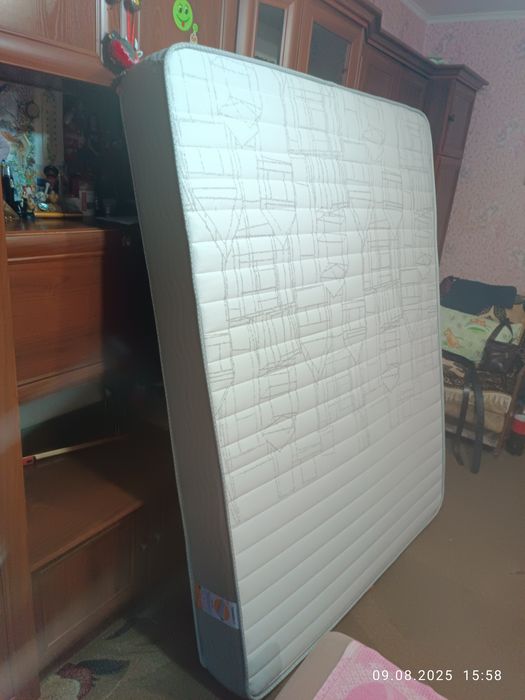 Продам обсолютно новый матрац. за 9 тыс гр. Размер  140 снт шир.180 вы