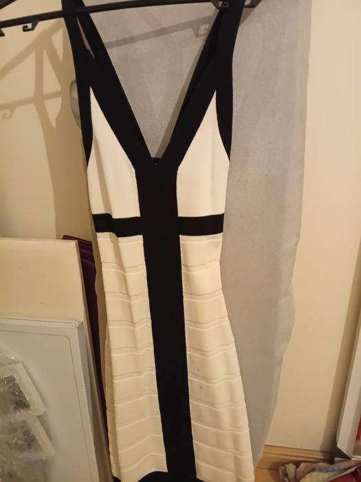Vestido branco e preto Mango