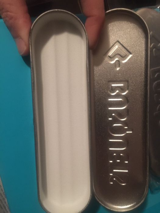 Estojo metálico BUSQUETS - novo