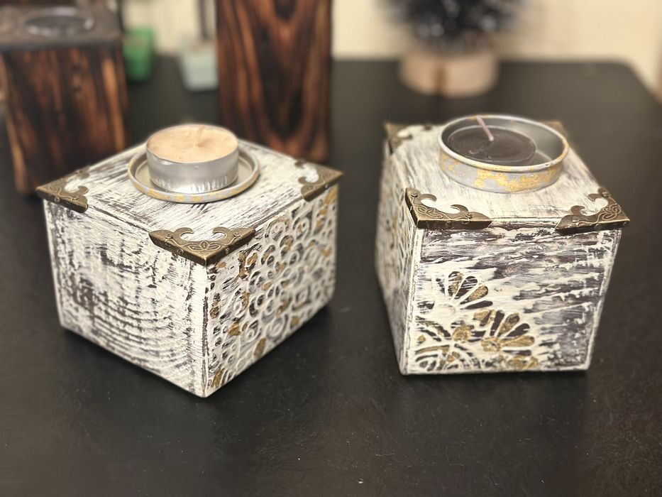 Castiçais em madeira