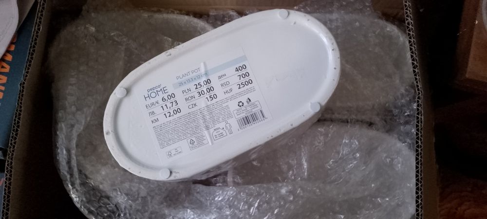 Doniczka ceramiczna w kwiaty