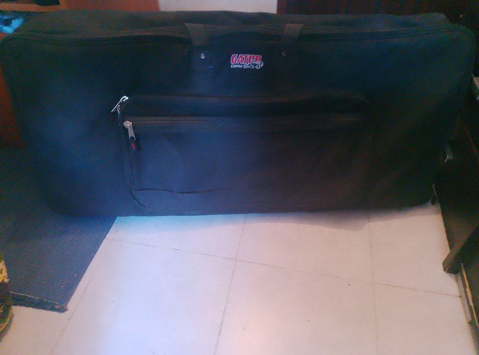 Vendo Teclado Piano Yamaha PSR S 670 a funcionar barato top oportunidade