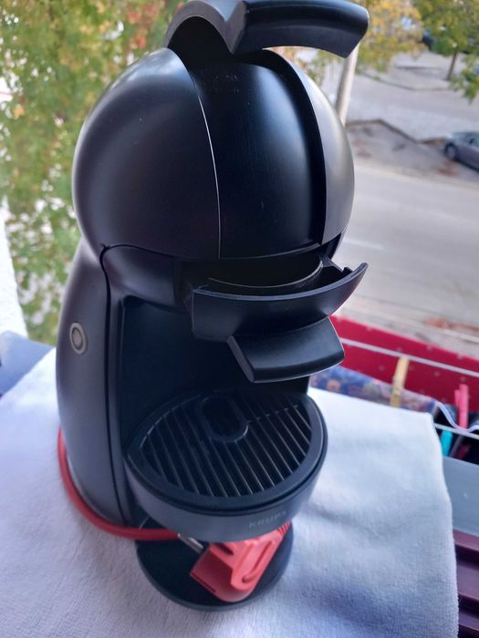 Máquina de café da marca krups. Nescafé Dolce Gusto.
