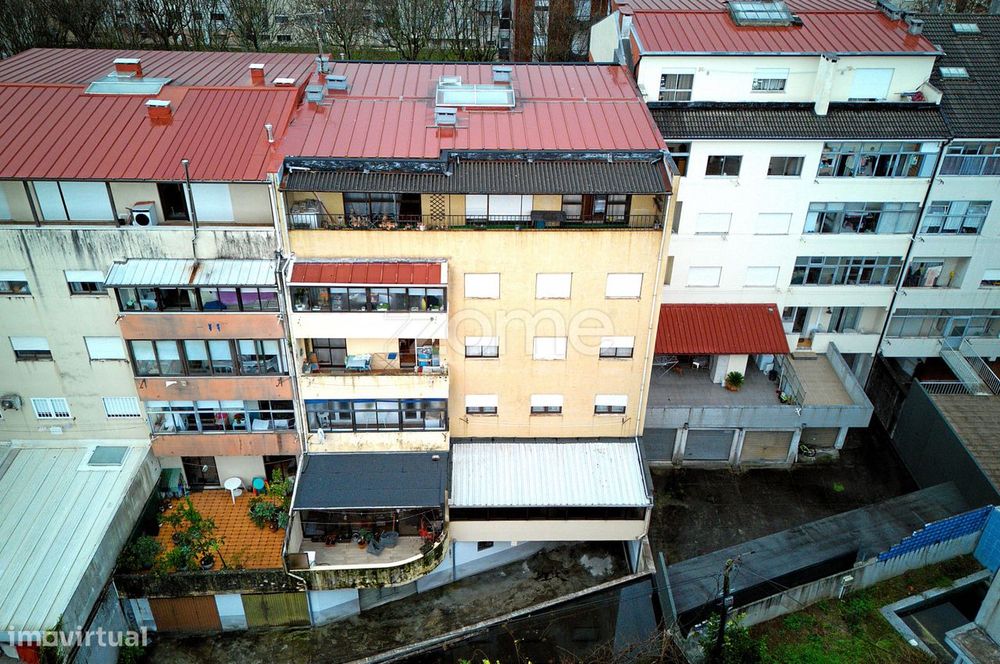 Apartamento T3 de cobertura, com terraço e garagem