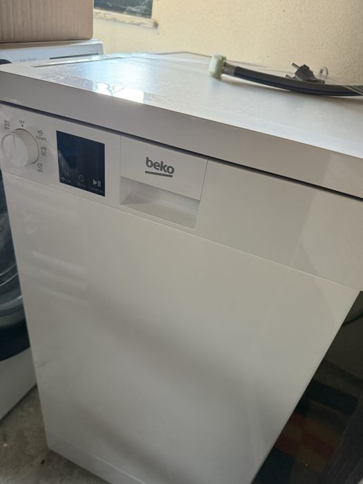 Máquina de Lavar Loiça BEKO DVS05024W (10 conjuntos - 44.8 cm - Branco) com garantia