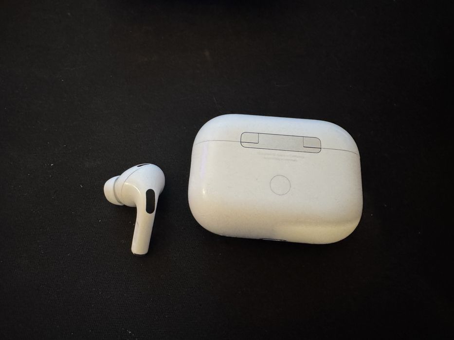 AirPods Pro 2 (caixa e lado esquerdo)