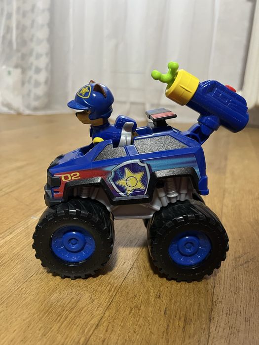 Рятувальний автомобіль з водієм Гонщик серії Мега