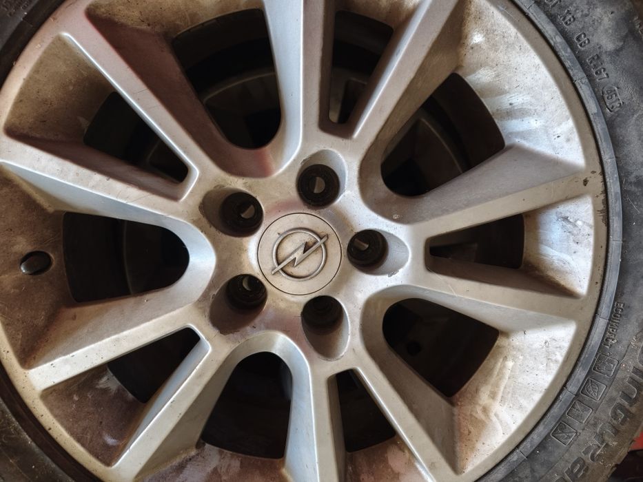 Sprzedam opony Opel ZafiraB