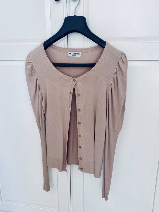 Romantyczny sweterek pudrowy róż