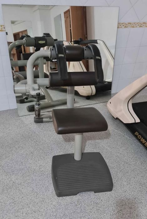 Ginásio Technogym com 9 máquinas