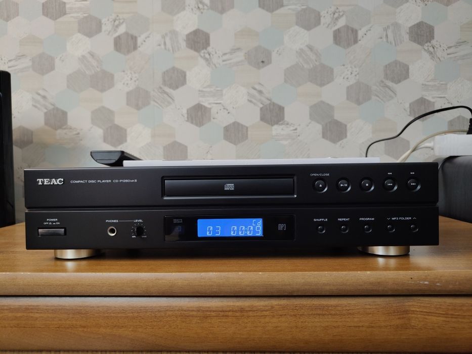 Odtwarzacz CD MP3 Teac CD-P1260 z pilotem