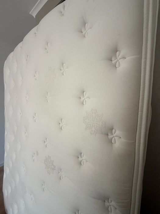Cama de casal com colchao Molaflex Natura