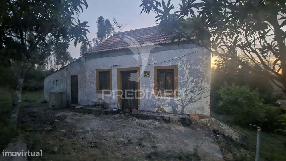 Pequena casa no campo