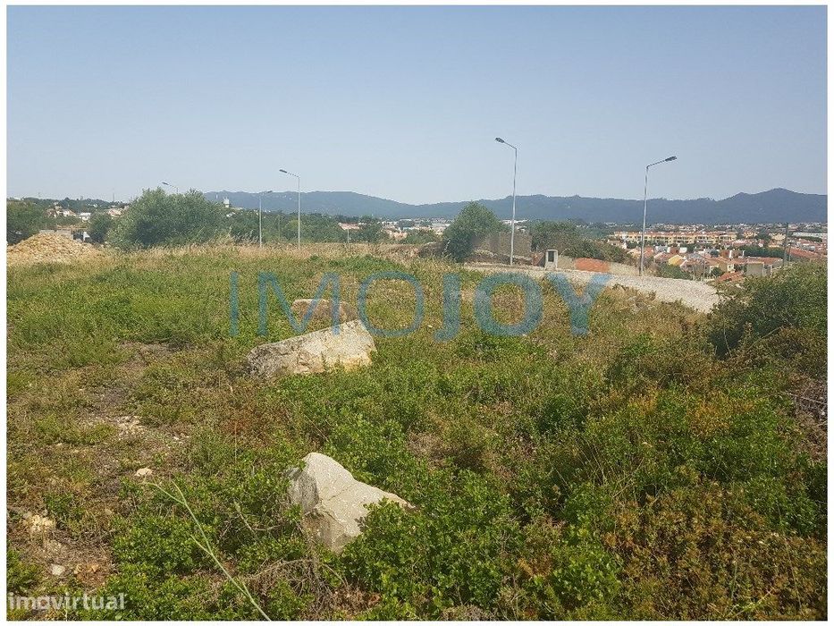 Terreno com 10.120m2 para construção de Moradias em Bicesse