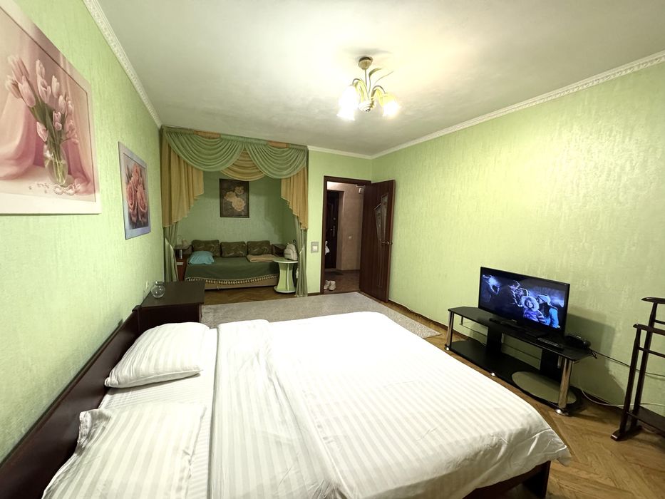 Подобово, помісячно видова 1к кв біля м.Лівобережна.Газ