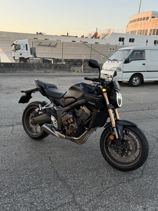 Honda CB650R E-CLUTCH 2025