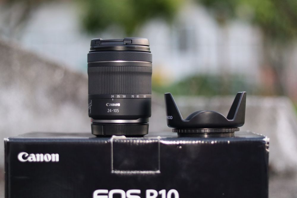 Canon RF 24-105mm f/4-7.1 IS STM + Lens Hood