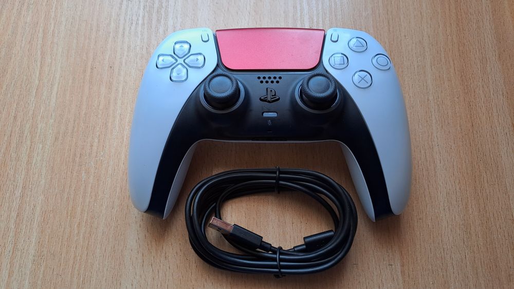 Pad bezprzewodowy do PS5 + kabel usb-c