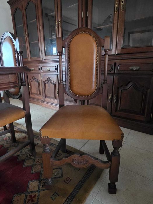 Mobília Sala Completa Mesa, 6 Cadeiras, Cristaleira e Aparador Vintage