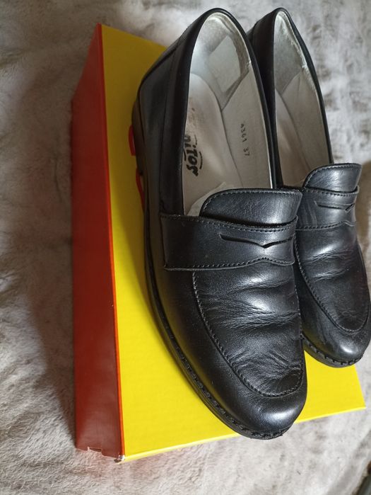 Продам шкіряні туфлі для хлопчика