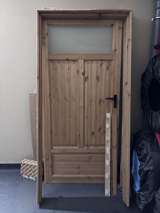 Drzwi sosnowe 90 prawe z ościeżnicą