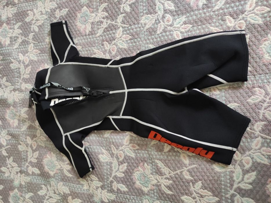 2 Fatos de actividades aquáticas( Surf,Bodyboard,etc) criança 10 anos