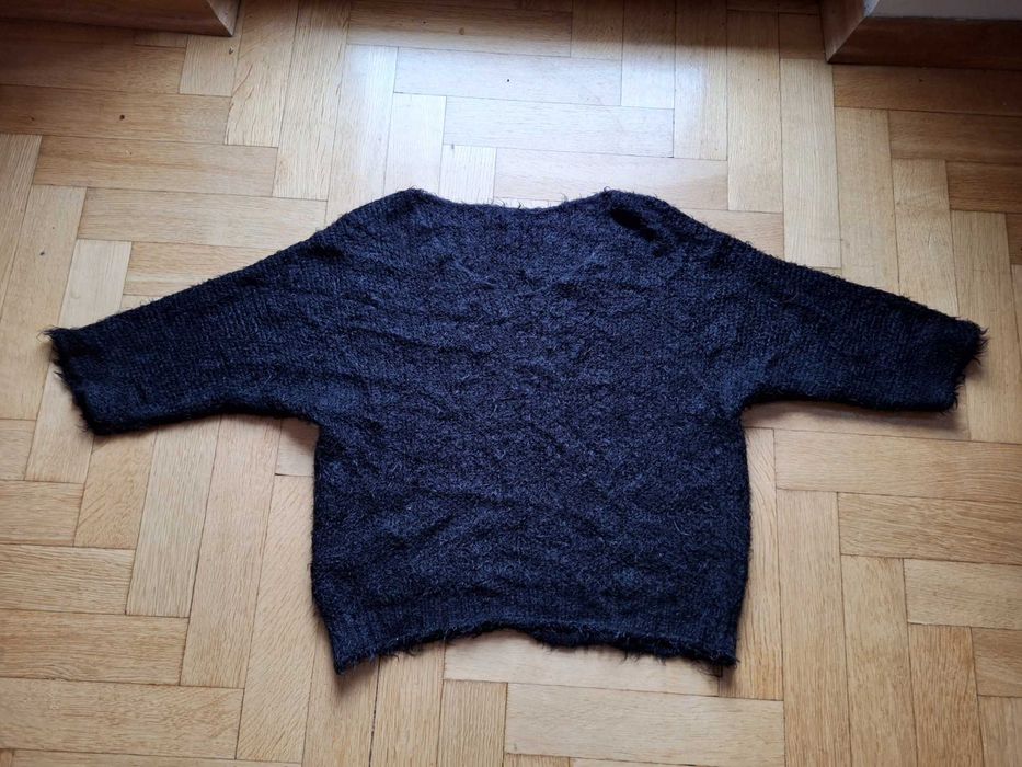 Czarny sweter damski New York - rozmiar M/L