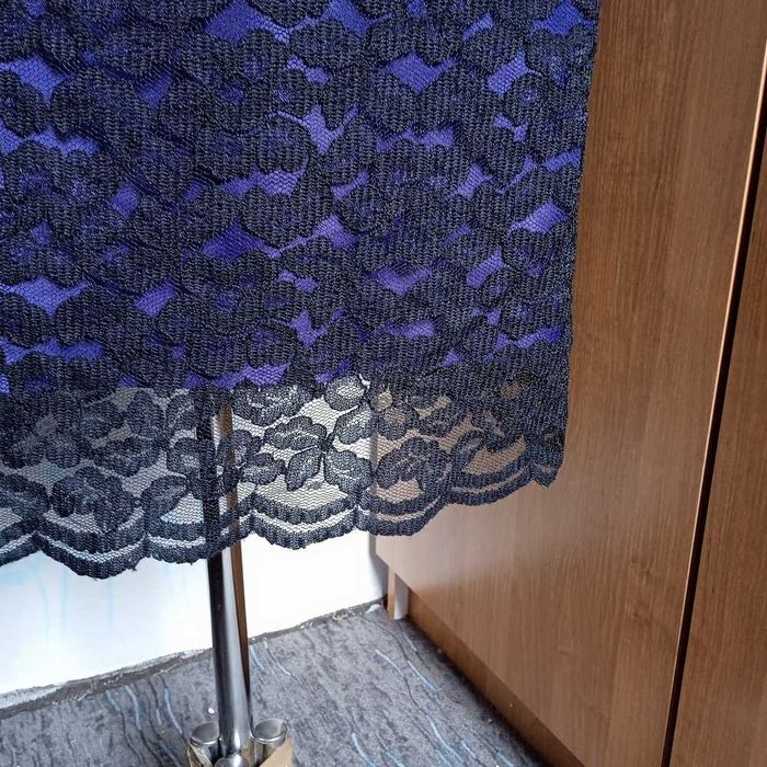 Elegancka sukienka koronka czerń fiolet r. 42