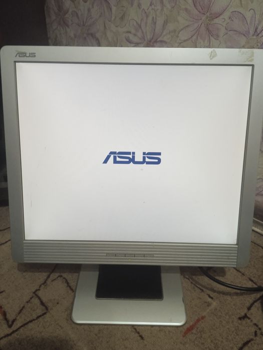 Монитор фирмы asus