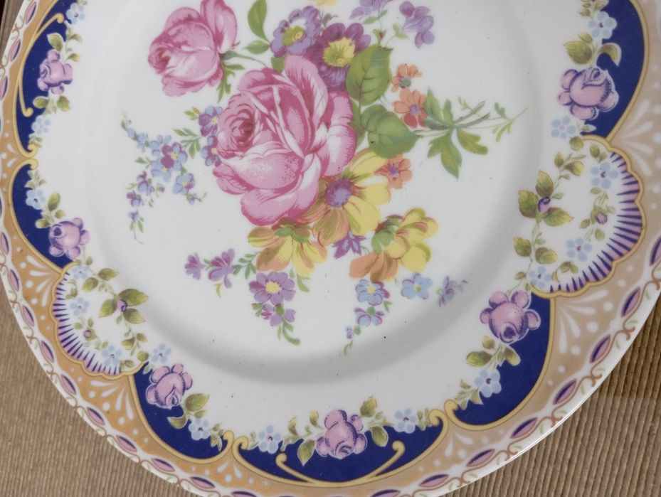 Prato decorativo em porcelana