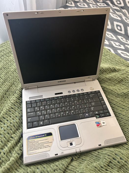 Лот ноутбук под ремонт или на запчасти