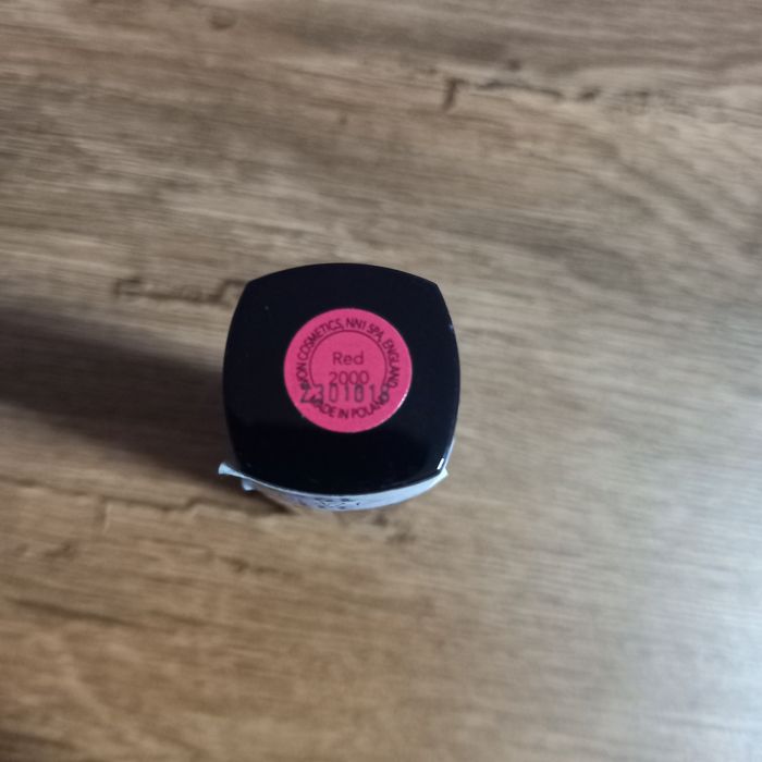 Avon True Colour szminka kolor Red 2000