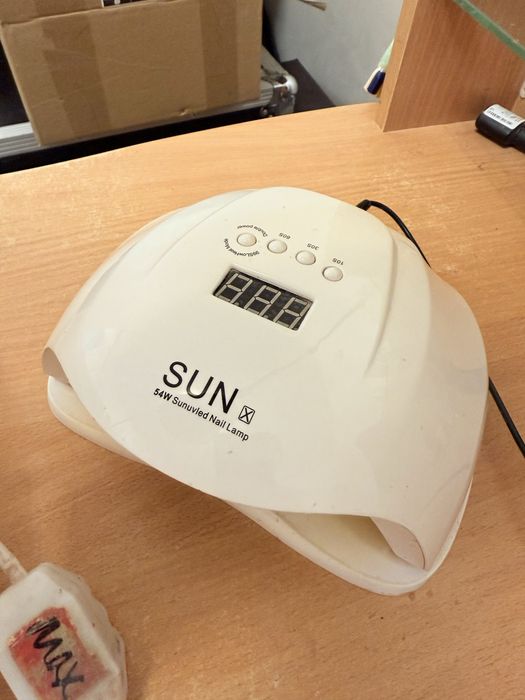 Лампа для гелю та гель лаку