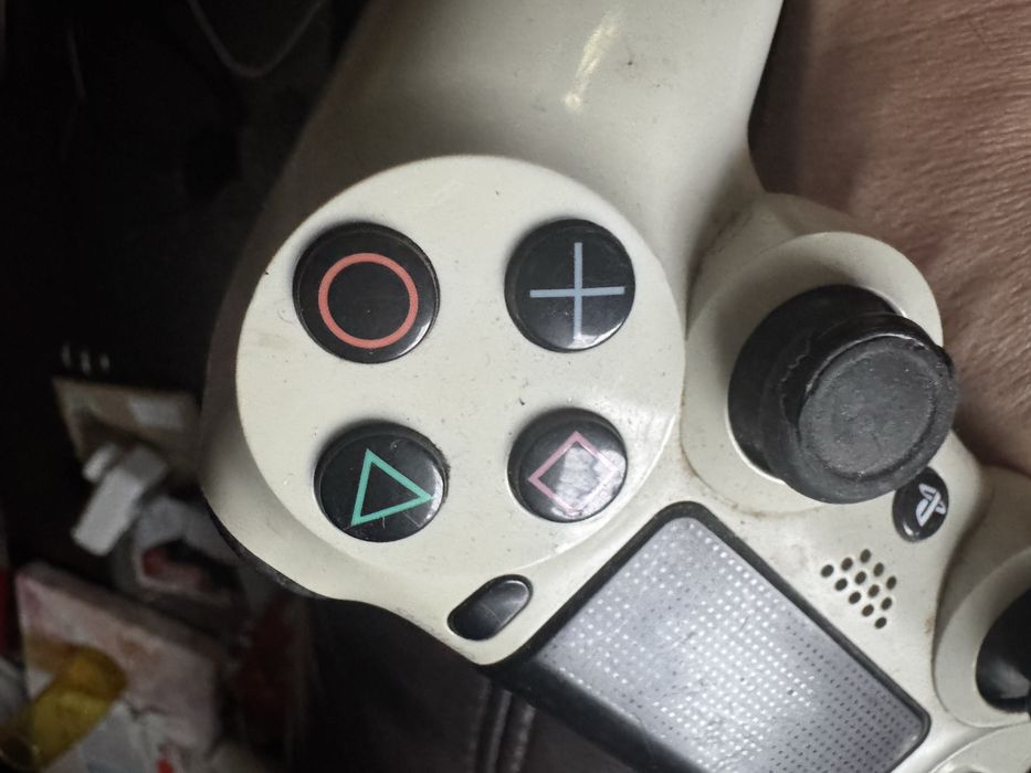 Biały pad do ps4