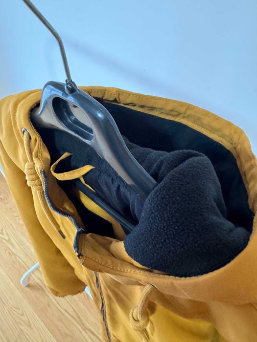 Casaco desportivo com capuz