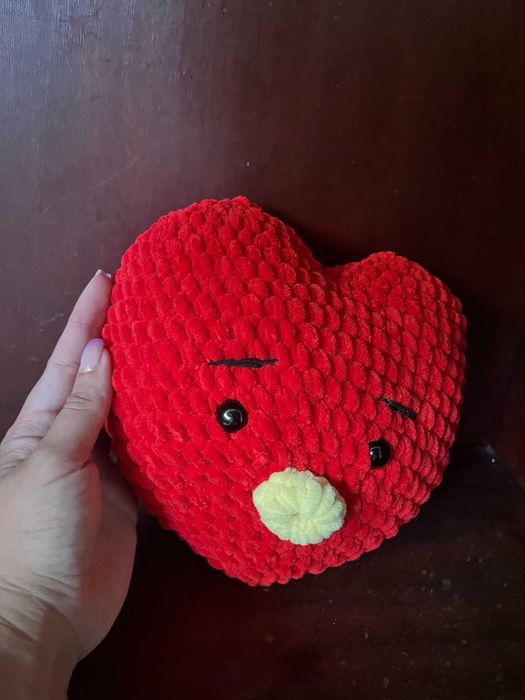 Coração de Crochê Estilo TATA (BT21) – Feito à Mão