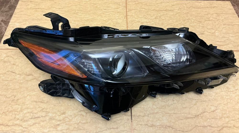 Фара Toyota Camry 70 USA права оригінал 2018 2019 2020 2021 2022 2023