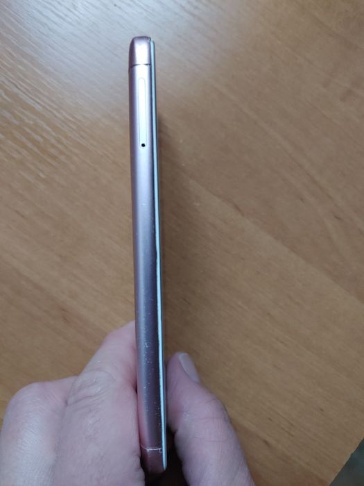 Продам полностью рабочий смартфон Xiaomi Redmi 4x