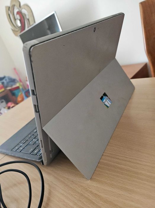 Tablet Hibrido Microsoft surface pro 5 4gb 128gb