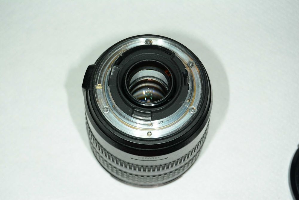 Nikon D7000 + AF-s Nikkor 18-70 + Grip
