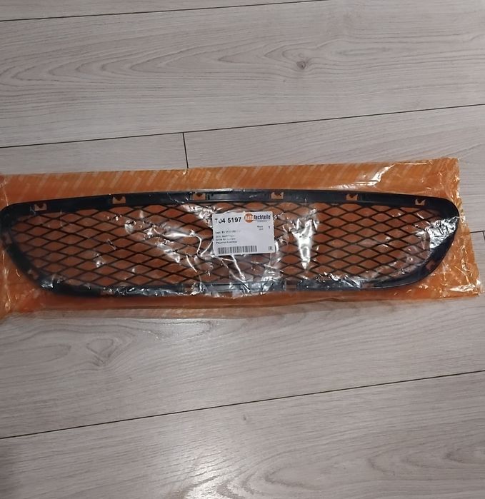 Решітка  бампера BMW E90 рестайлінг