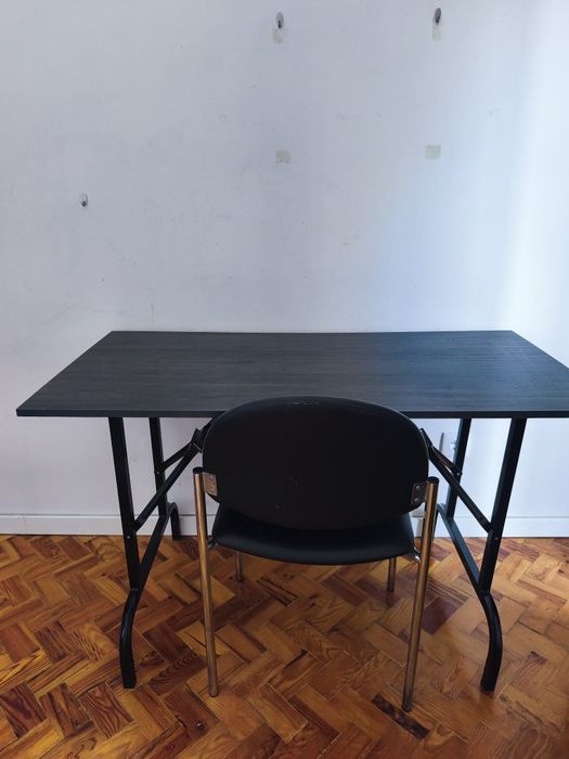 Secretária com cadeira