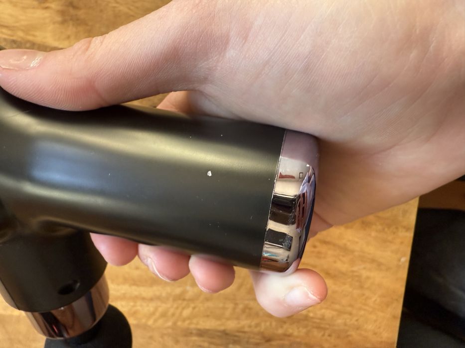 Mini masażer pistolet do masażu + 4 końcówki USB