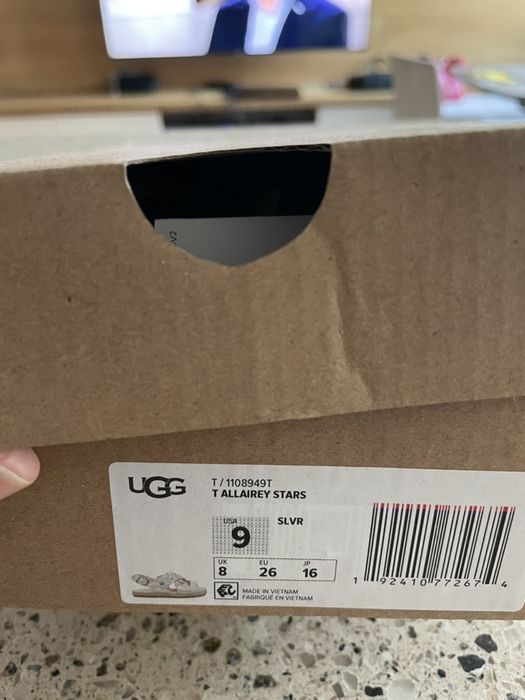 Продам сандали ugg