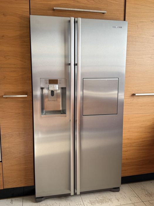 Lodówka SAMSUNG - model RSG5FURS