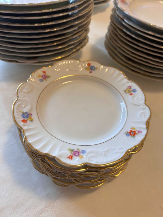 Serviço de Jantar Vista Alegre - Anos 40 (79 Peças)