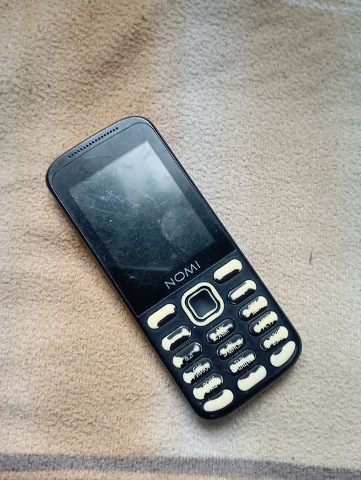 Продам телефон Nomi