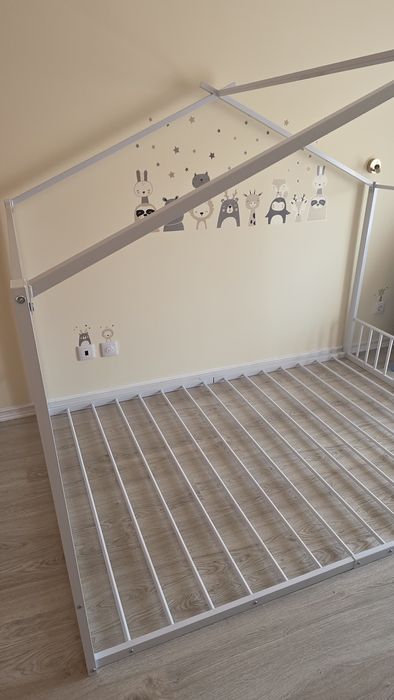 Cama cabana 140x200 para criança em ferro branca